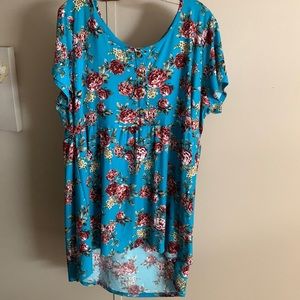 3X floral top new with out tags